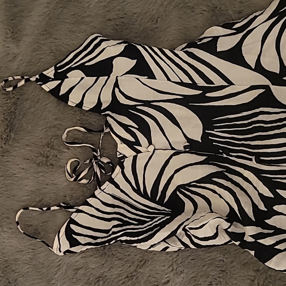 H&M dress - Picture 2 of 9